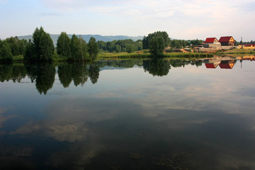 Obraz premium The village by the lake