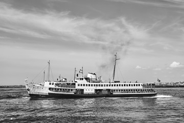 Naklejka premium The passenger ship is on the Bosphorus in Istanbul.