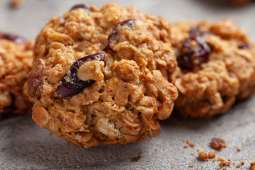Oat cookies with cranberry and pecan