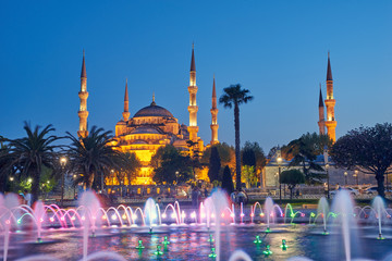 Fototapeta na wymiar Fountain and The Sultan Ahmed Mosque in Istanbul during sunset