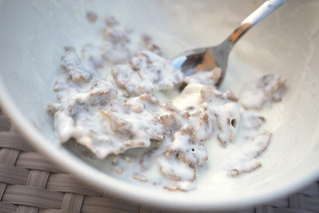 Yogurt with corn flakes