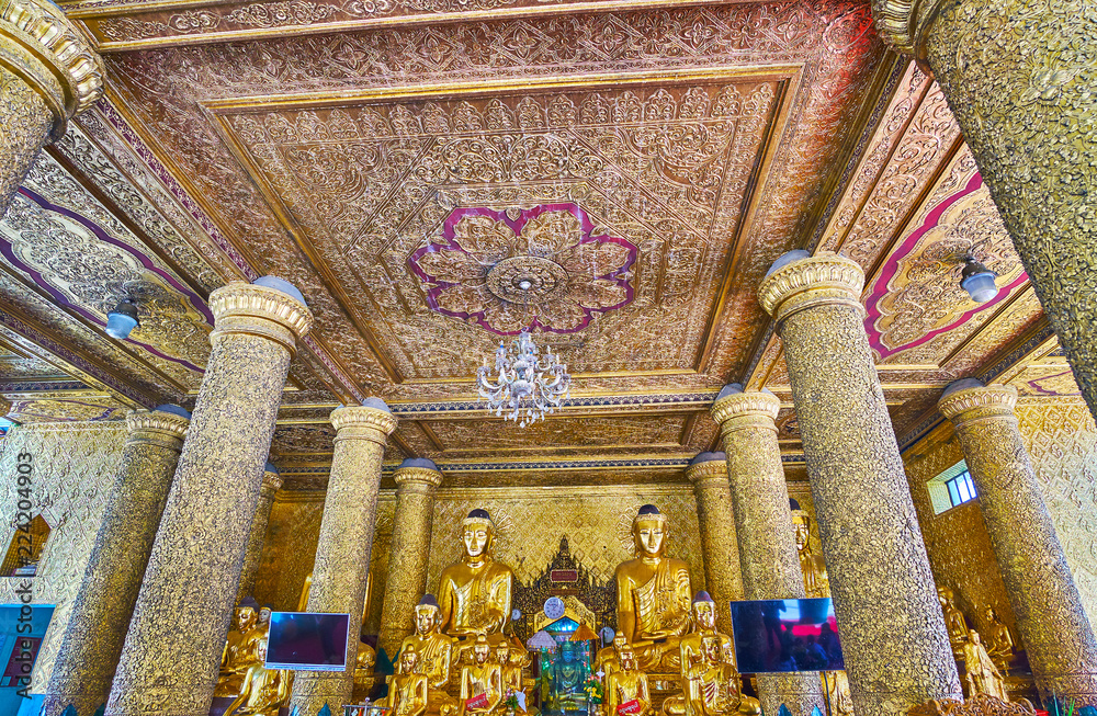 Wall mural Ornate interior of Kassapa Buddha Image House, Shwedagon, Yangon, Myanmar