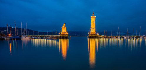 The famous harbour entrance of Lindau. - obrazy, fototapety, plakaty