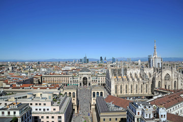 Fototapeta na wymiar Italy - Milan - Duomo cathedral, Vittorio Emanuele Gallery and skyline - Skyscrepers and downtown - interstic place to visit in the center of the city - Unicredit tower and bosco verticale