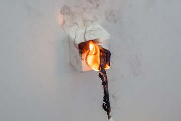 Electricity short circuit. Failure resulting in wire burnt