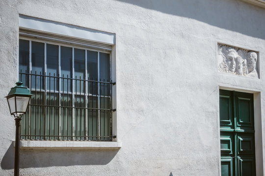 Fa&ccedil;ade d'immeuble parisien, Montmartre, Paris