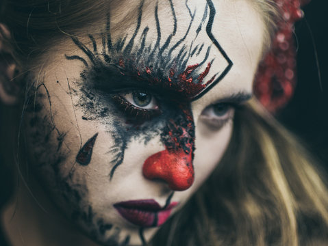 Halloween, the face of a girl is a doll, the floor of a face is dead. A woman with a horrible make-up.
