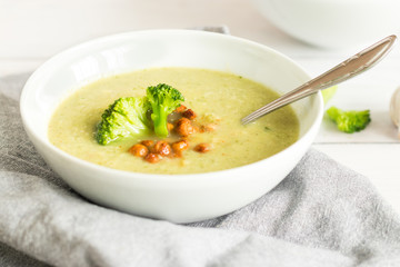 A bowl of fresh soup with broccoli and chickpeas