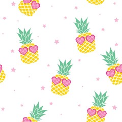 Cute seamless print with pineapples