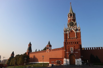 Fototapeta premium View to Spasskaya tower and walls of Moscow kremlin, Russia