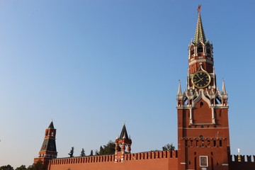 Fototapeta premium View to Spasskaya tower and walls of Moscow kremlin, Russia