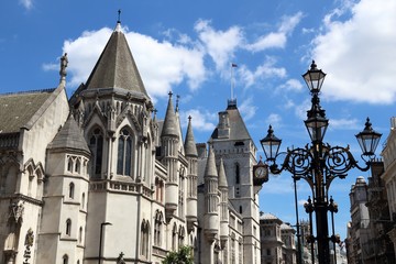 Fototapeta na wymiar London UK - Royal Courts of Justice