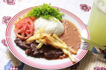 almoço brasileiro