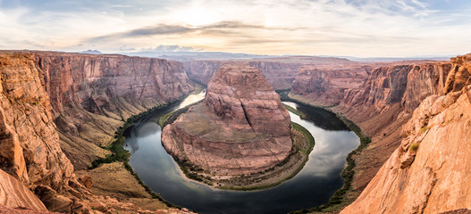 Panorama vom Horseshoe Bend mit Ausblick auf den Grand Canyon