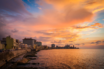 Sunset at Malecon, the famous Havana promenades where  Habaneros, lovers and fishermen meet, Havana, Cuba - obrazy, fototapety, plakaty