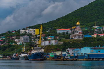 Schiffe im Hafen von Petropavlovsk-Kamchatski