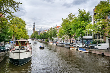 Fototapeta na wymiar Amsterdam Canal and Boat House