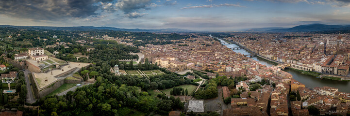 Fototapeta na wymiar Firenze (Florence) aerial panorama view with the Ponte Vecchio over the Arno river