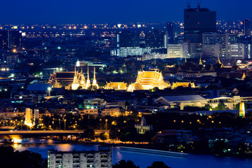 バンコク寺院のある夜景