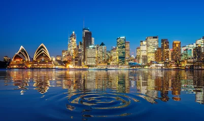 Tuinposter Panorama van de haven en de brug van Sydney in de stad van Sydney © anekoho