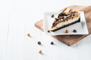 turtle cheesecake slice