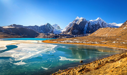 Himalayan Gurudongmar lake at North Sikkim India located at an altitude of 17840 feet. - obrazy, fototapety, plakaty