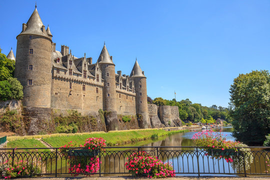 Josselin, Bretagne, le château aux bords du canal de Nantes à Brest