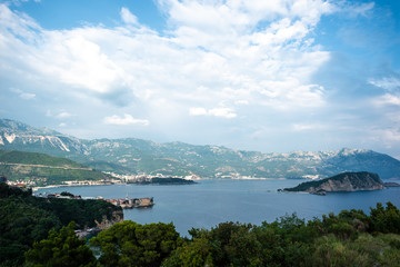 Fototapeta na wymiar beautiful view of adriatic sea and sveti nikola island (st nicholas island) in Budva, Montenegro