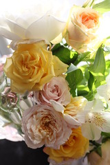 bouquet of roses wite and yellow on the sun