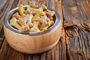 Dog bowl filled with bone-shaped doggy biscuits