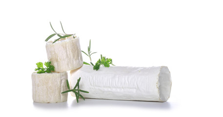 fromage de chèvre sur fond blanc
