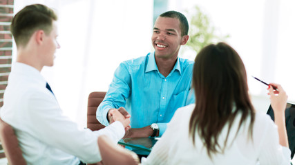 Fototapeta premium handshake business people sitting at a Desk