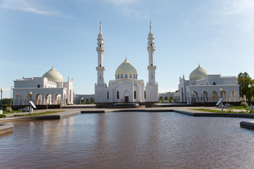 Fototapeta na wymiar White mosque under construction in Bolgar, Tatarstan, Russia