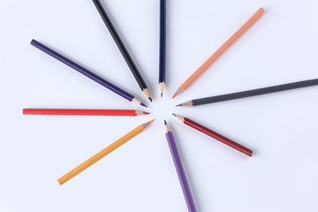 Naklejka premium colored pencils folded in a circle.isolated on white background