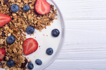 Chia yogurt with granola