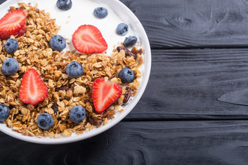 Chia yogurt with granola