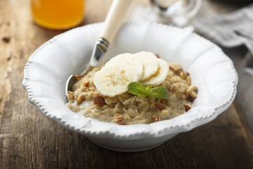 Oatmeal porridge with banana and nuts