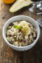Oatmeal porridge with raisins and banana