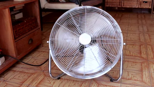 floor steel fan, spinning