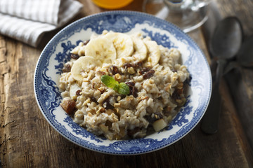 Oatmeal porridge with raisins and banana