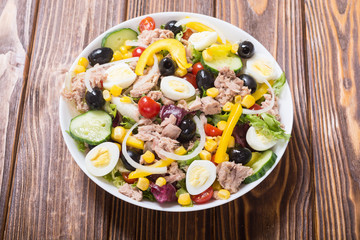 Tuna salad with vegetables