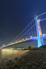 Naklejka premium Tsing Ma bridge in Hiong Kong at night