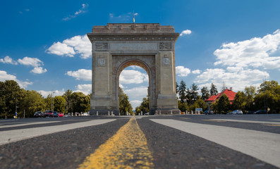 Bucharest, Romania, August 2018: Arcul de Triumf after beeing reconditioned - obrazy, fototapety, plakaty