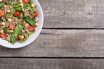 Spinach salad with quinoa , tomatoes and chickpea