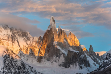 Zonsopgang bij Cerro Torre, Chili, Patagonië, Zuid-Amerika