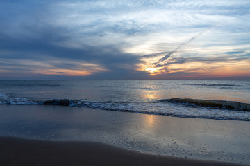 Sonnenuntergang am Meer – Scheveningen, Niederlande