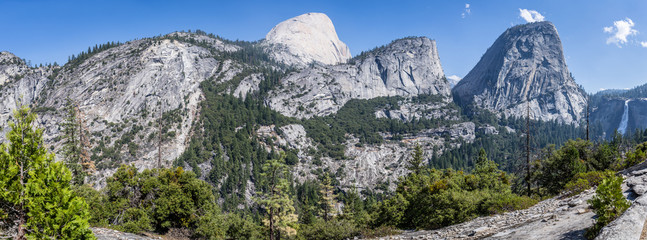Panorama vom Yosemite Nationalpark mit Ausblick auf den Half Dome