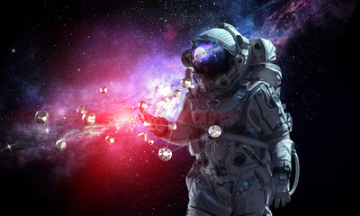 Fototapeta premium Spaceman i jego misja. Różne środki przekazu