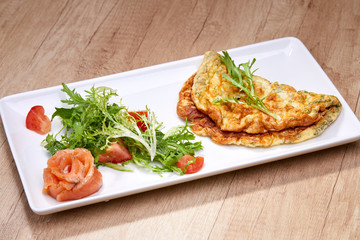omelette with salad