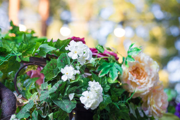 Obraz na płótnie Canvas Garden wedding flowers arrangement 
